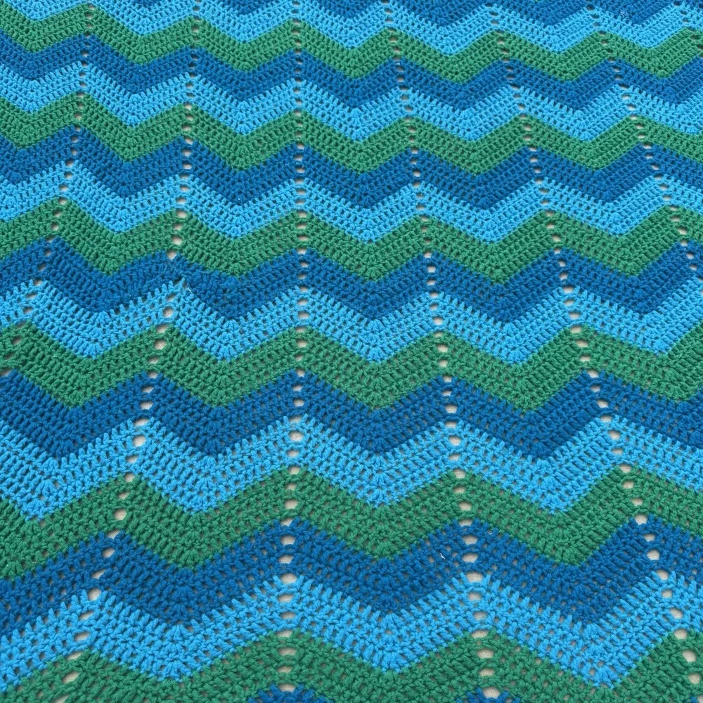 Handmade Afghan‎ Crocheted Chevron Zig-Zag Pattern Blue Green Teal Granny 69x92